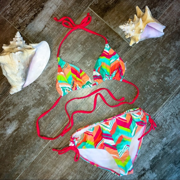 👙Kanu Surf Girl’s Chevron Multi Bikini Size 10👙 - Picture 2 of 5
